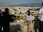 1. από τα γυρίσματα της συνέντευξης στα Αναφιώτικα | 2. Ο Ξενοφών Ραράκος σε απόγνωση