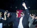 "Εκεί πάει ξανά, εκεί πάω κι εγώ" (Κόρε. Ύδρο., "Χτες Άκουσα τον Άραβα", 2000)